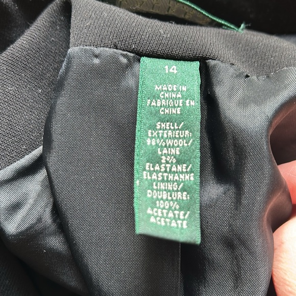 Ralph Lauren Black Blazer with Notched Lapels and Structured Shoulders - Picture 4 of 4